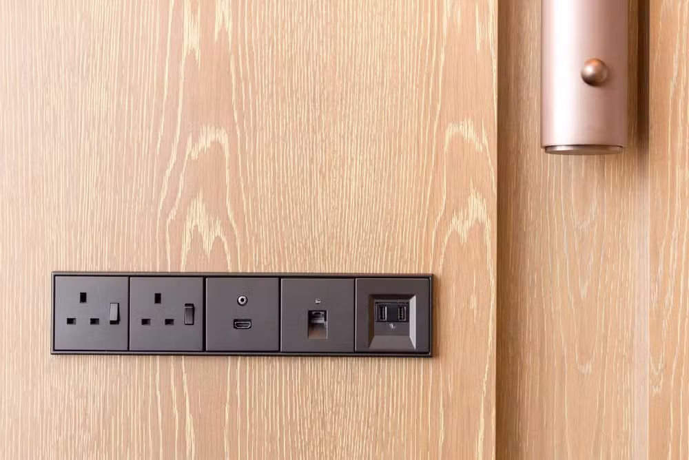 TV / Telephone / Internet
